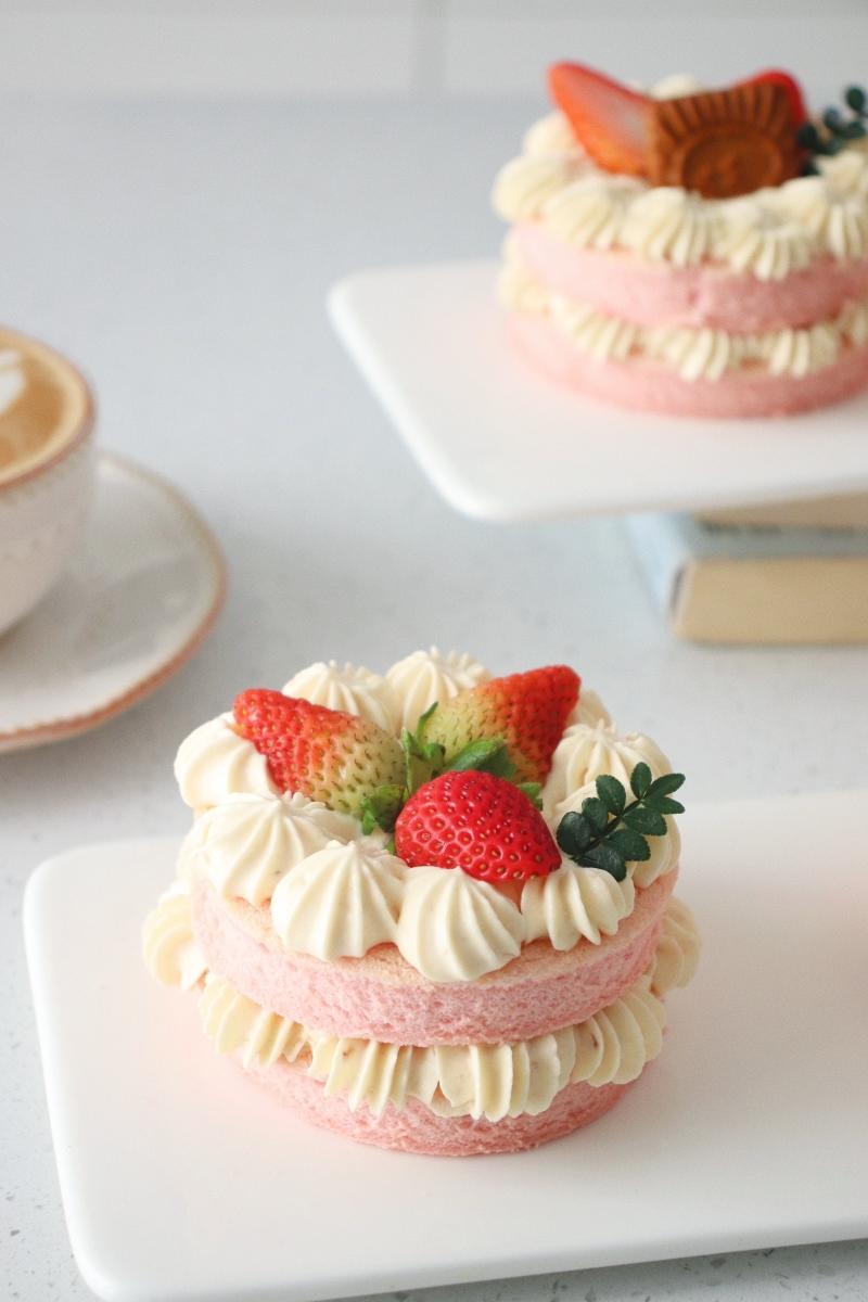 太小清新啦｜快来安排上冬日里的草莓小蛋糕