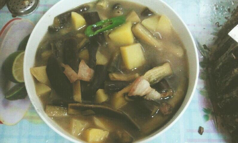 五花肉炖茄子土豆