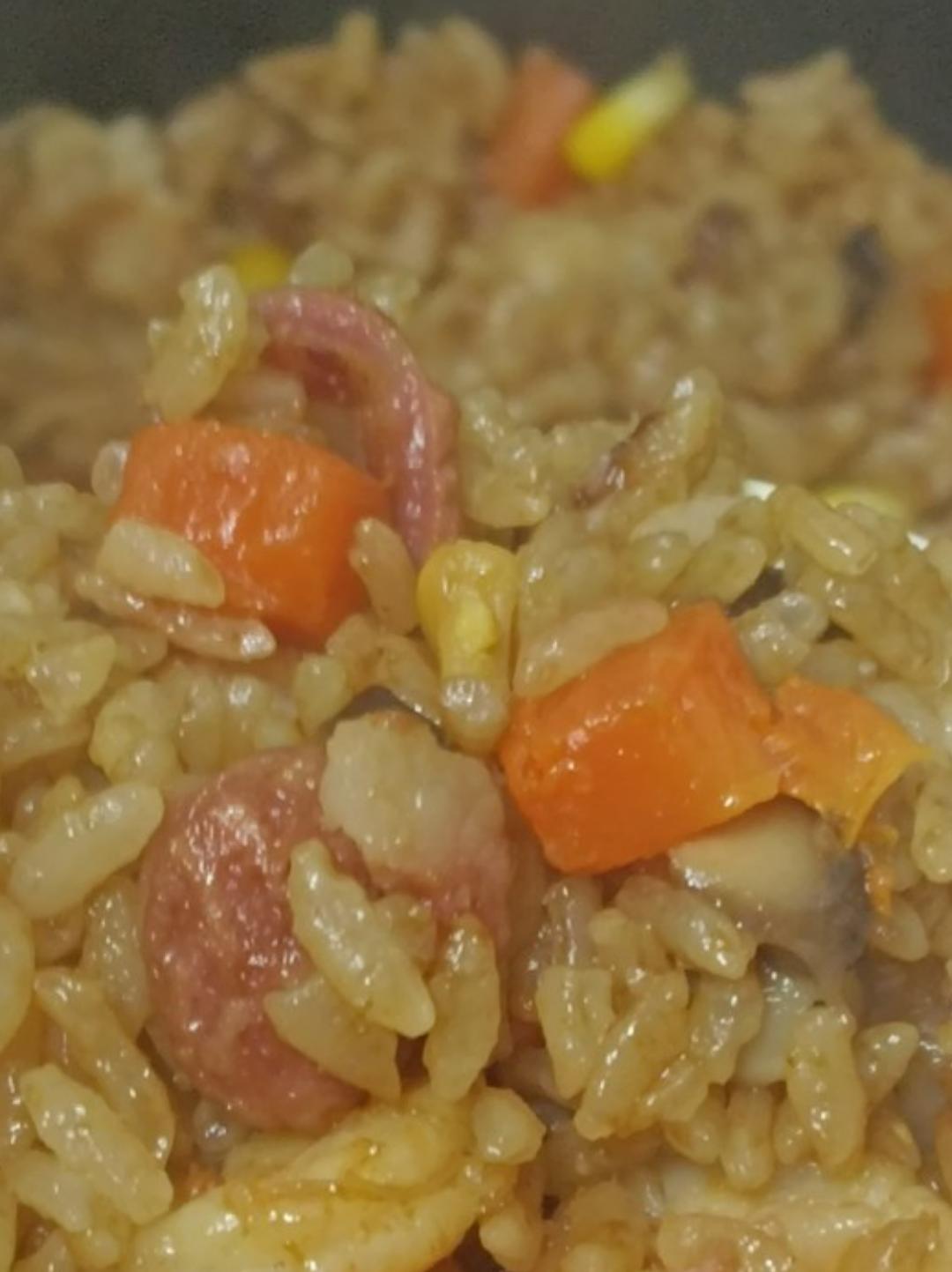 懒人必备～电饭煲腊肠焖饭