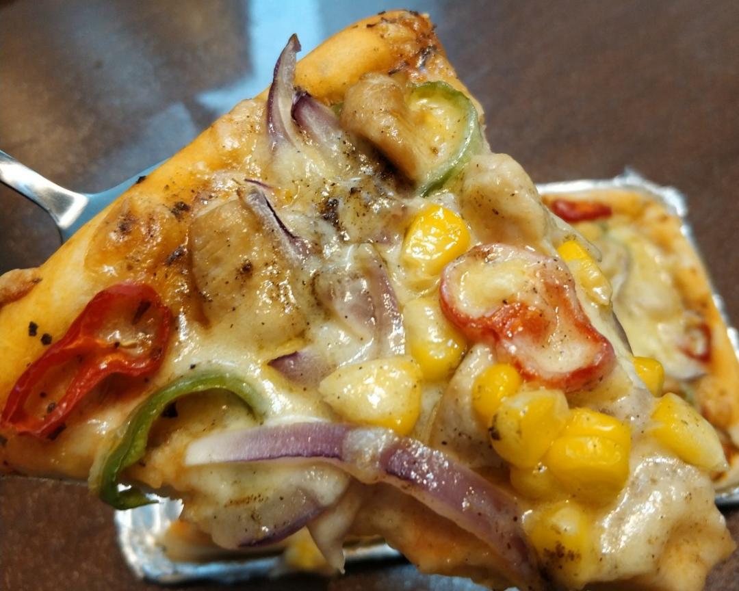 家庭版鸡肉蔬菜披萨
