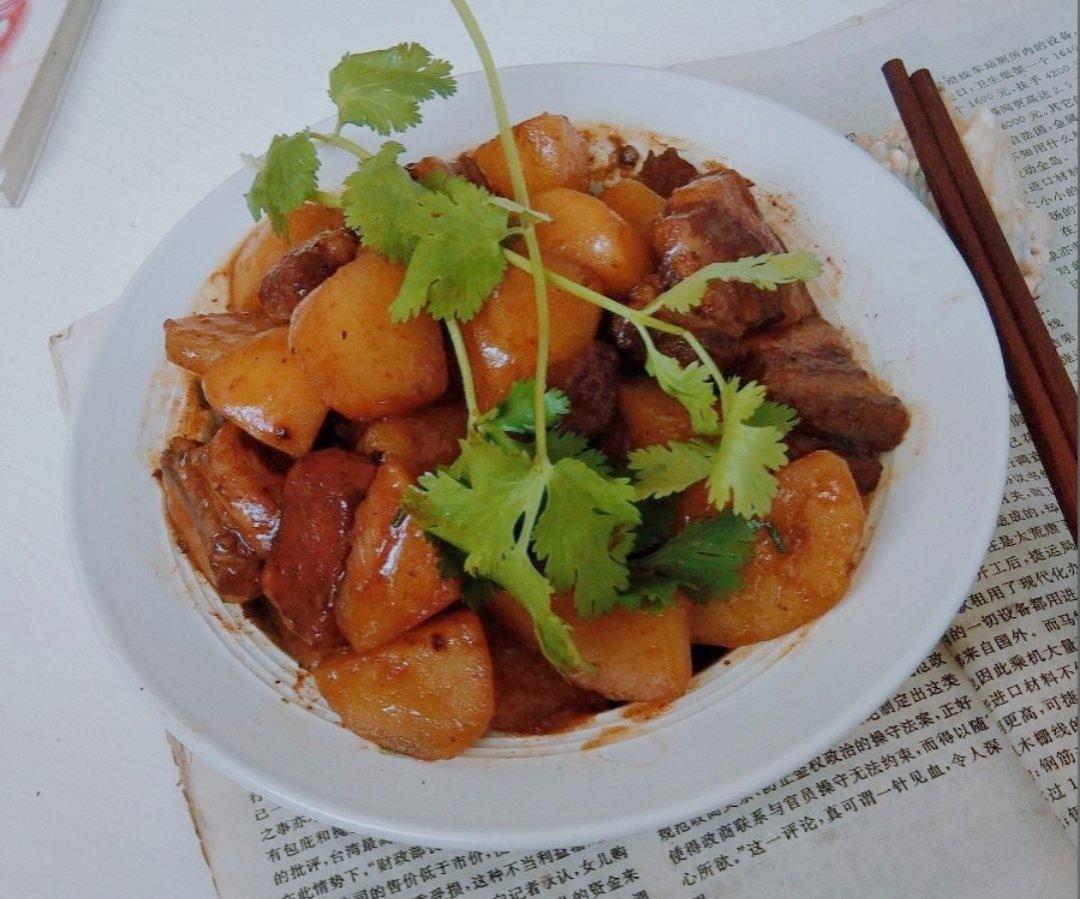 土豆红烧肉