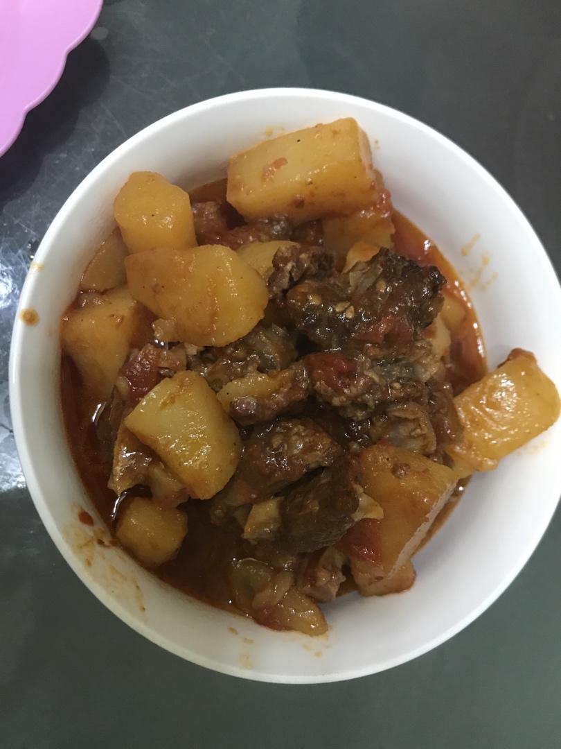 汤浓肉嫩的番茄牛腩，牛腩软烂秘法