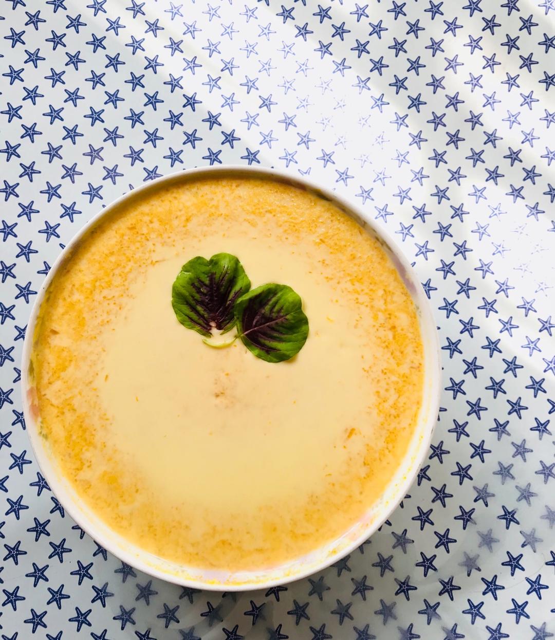 琪琪小厨丫做的南瓜牛奶鸡蛋羹