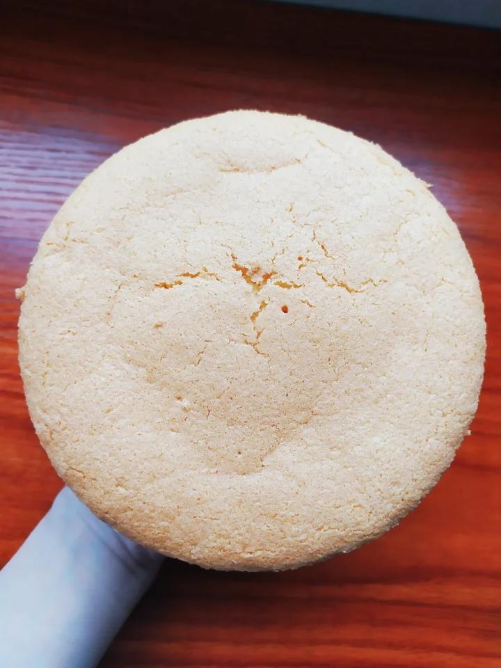 超简单完美戚风蛋糕（6寸2蛋）附打发、翻拌、脱模视频
