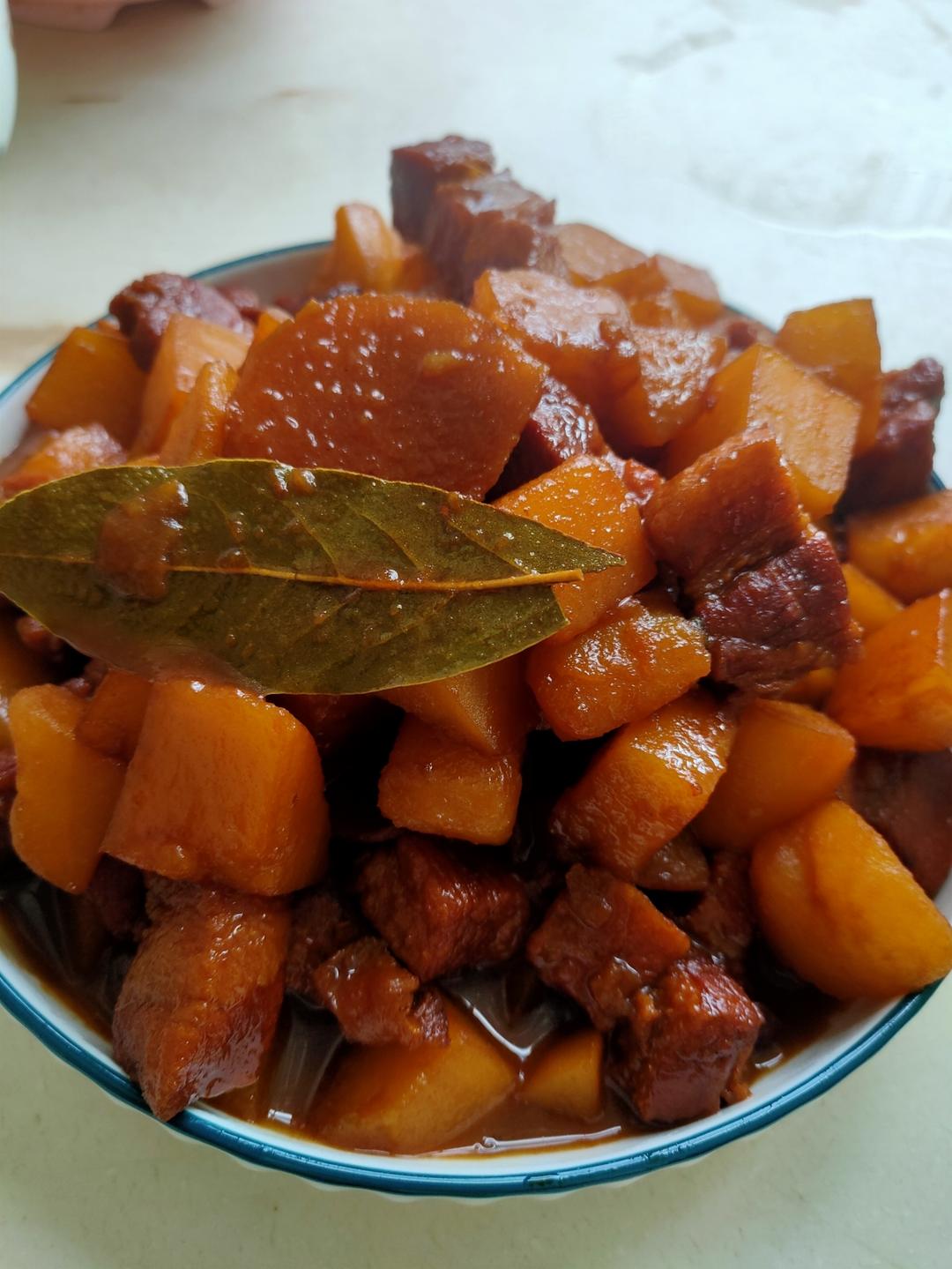 红烧肉炖鹌鹑蛋
