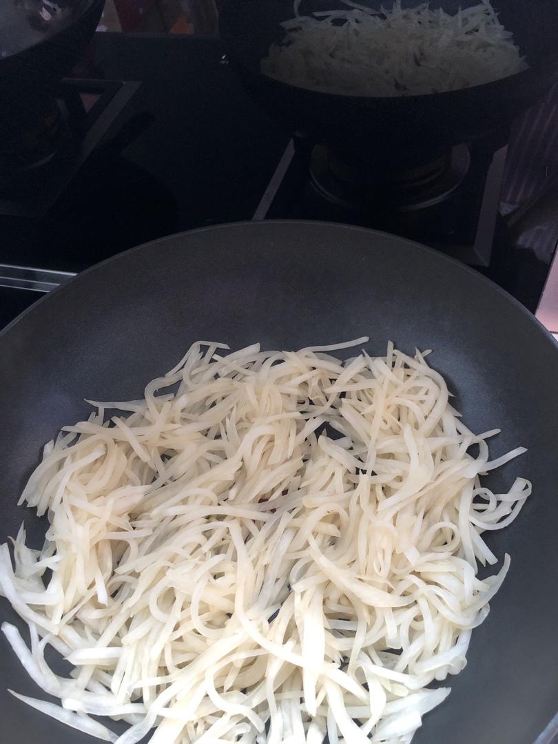 萝卜丝炒牛肉，萝卜小炒最好吃的做法了