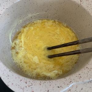 不出水的韭菜鸡蛋馅的做法 步骤6