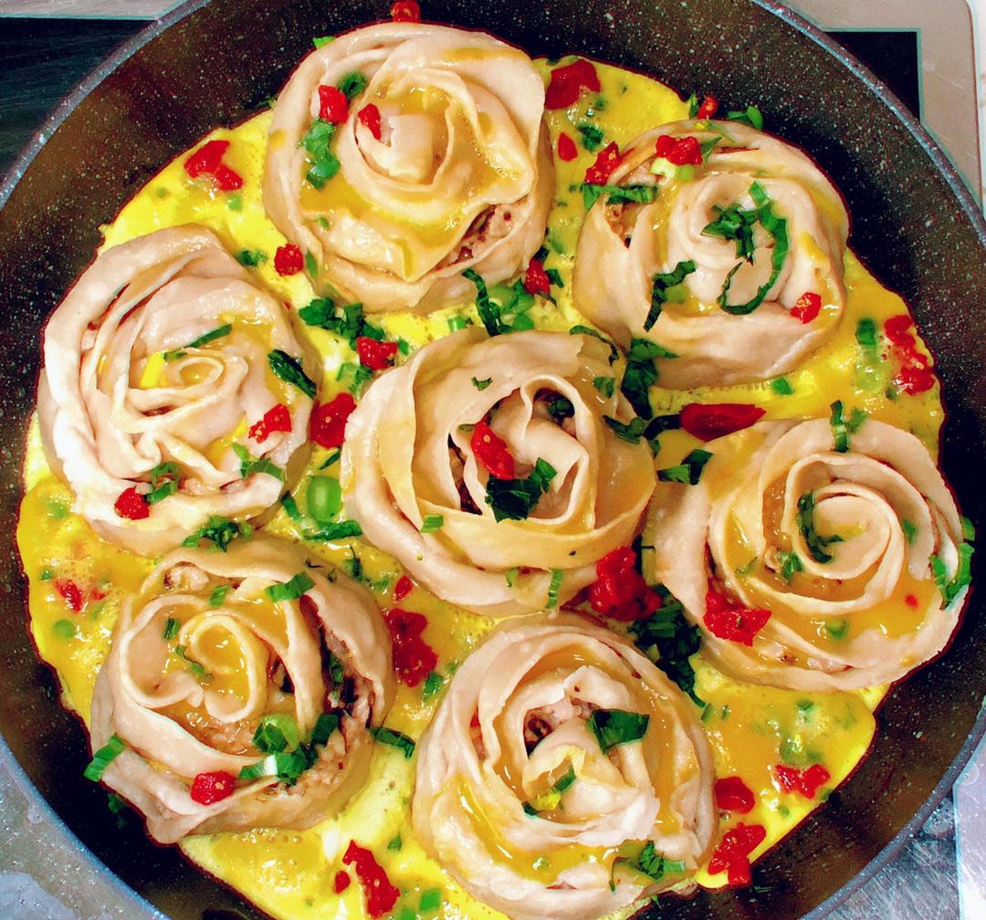 玫瑰花抱蛋煎饺