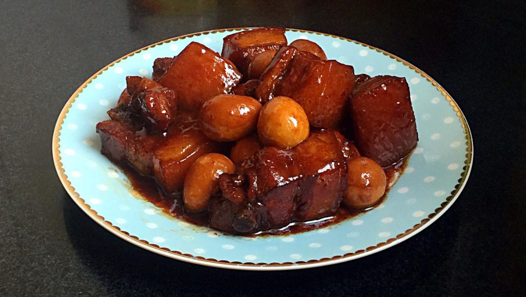 加了鹌鹑蛋后，这盘红烧肉，美味的逆天啦——鹌鹑蛋烧肉（孔瑶食谱）