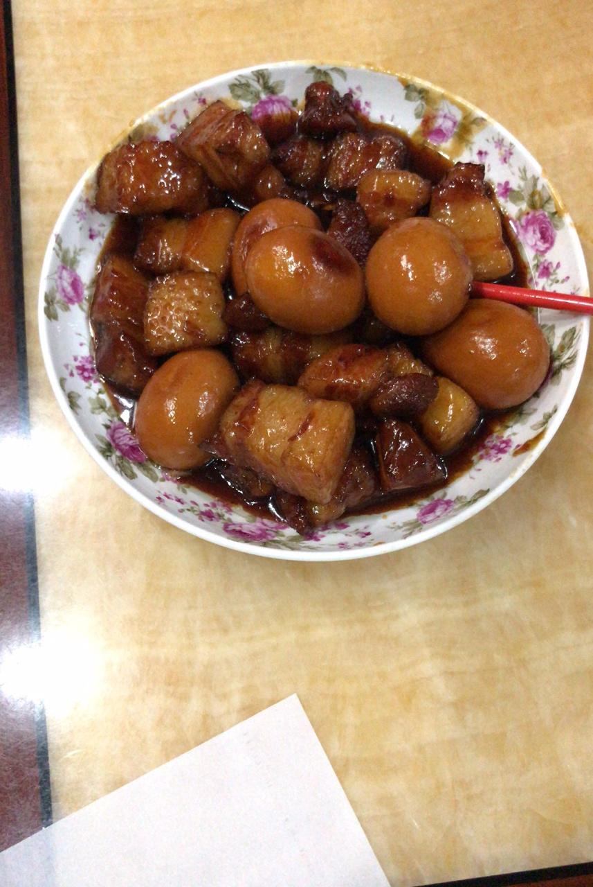 吃着碗里望着锅里的红烧肉