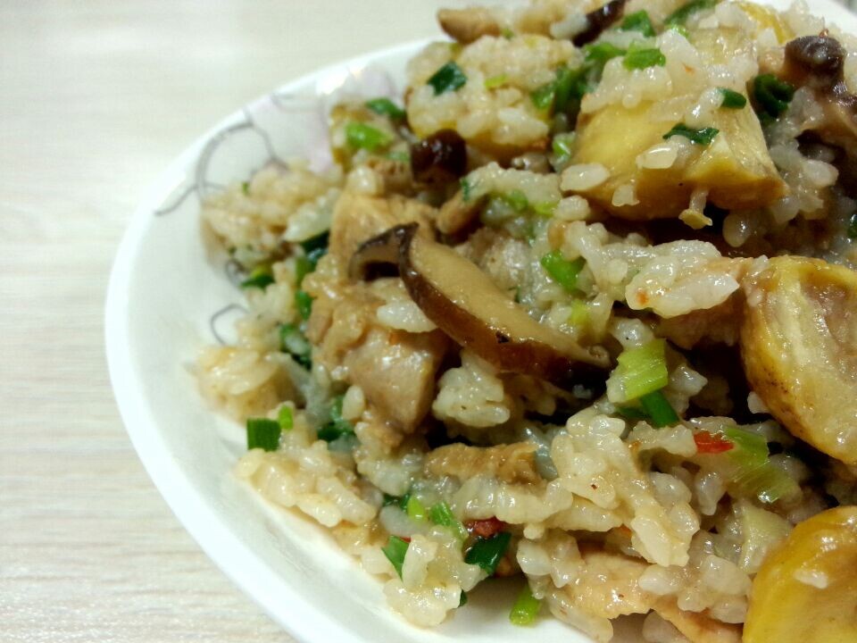 板栗香菇鸡腿焖饭（电饭煲版）