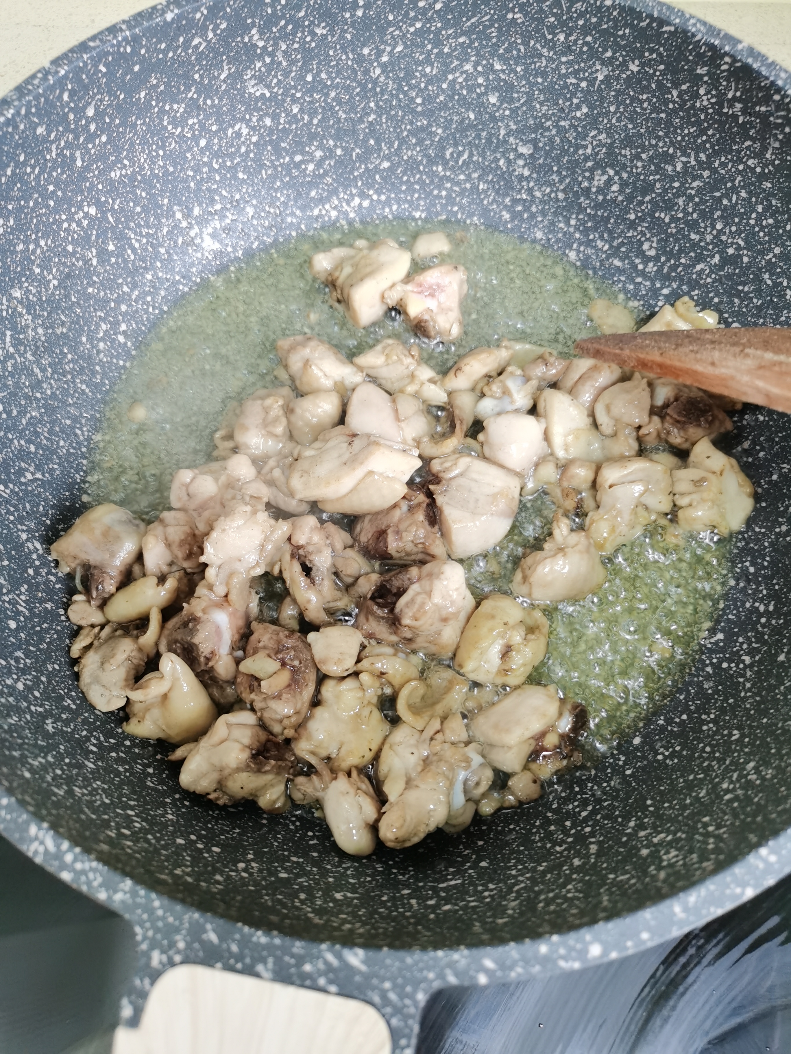 好吃到舔锅的家庭版地锅鸡的做法 步骤5