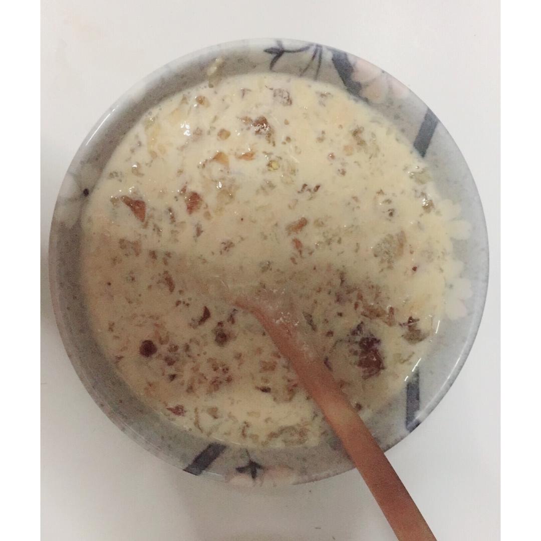 牛奶炖桃胶