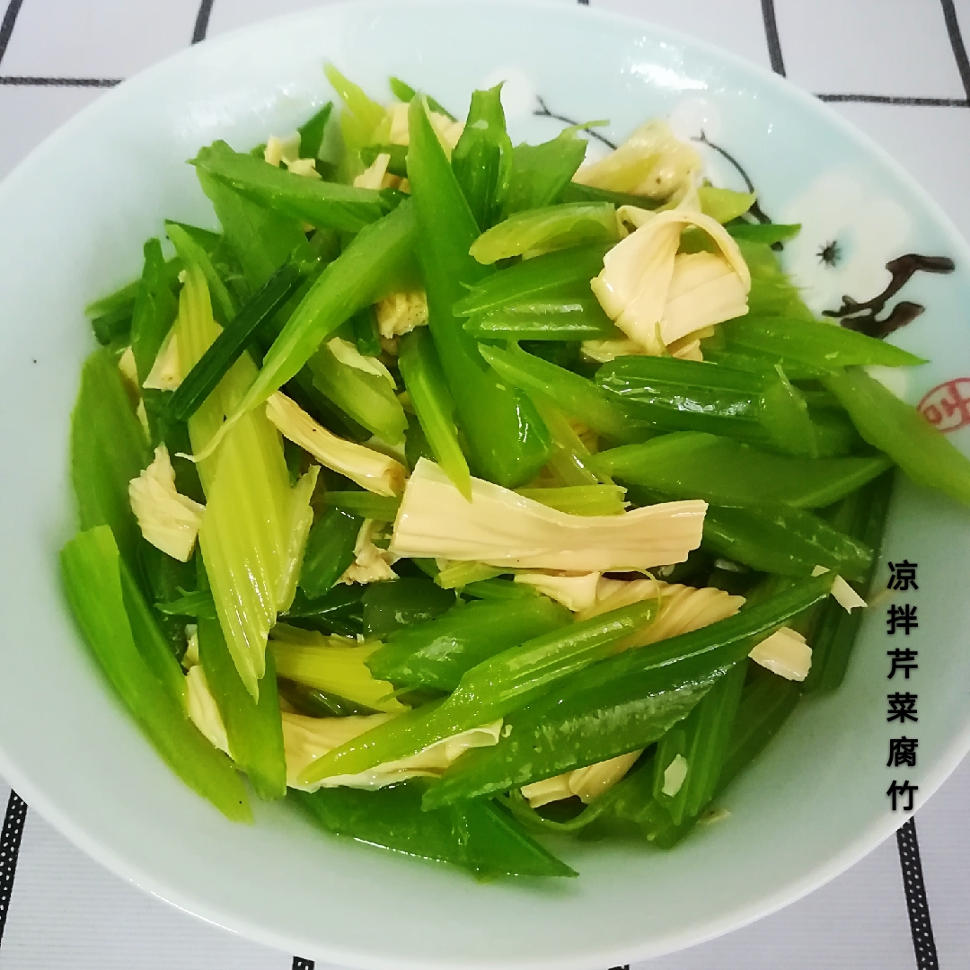 凉拌芹菜腐竹〔可以在饭店卖的那种〕的做法 步骤5