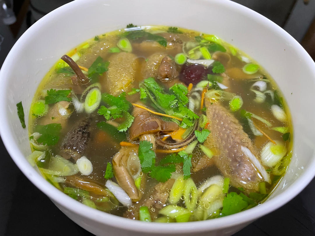 菌菇老鸽汤