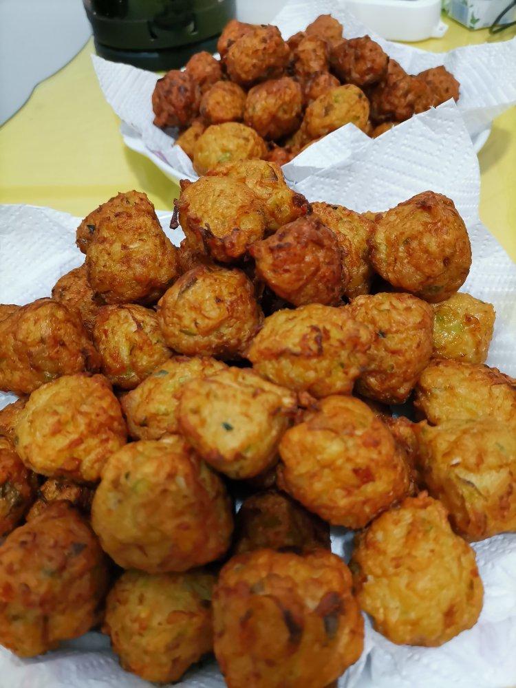 芽苗菜上海做的香炸萝卜丸子(外皮酥脆)