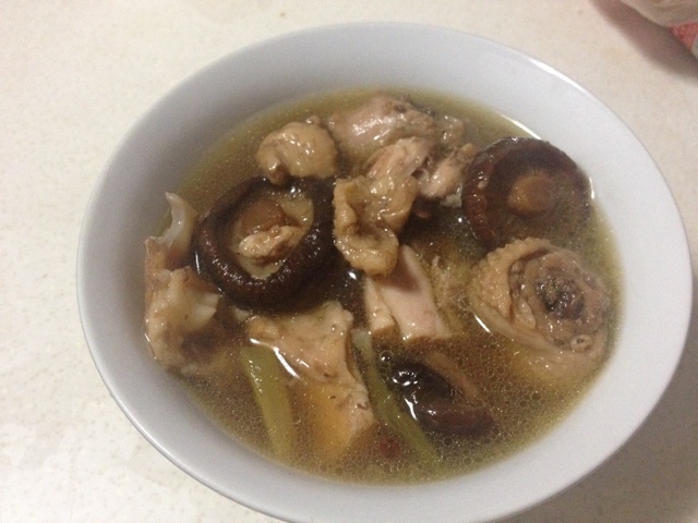 香菇炖鸡汤