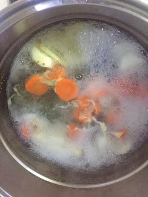 山药红萝卜面汤的做法 步骤4