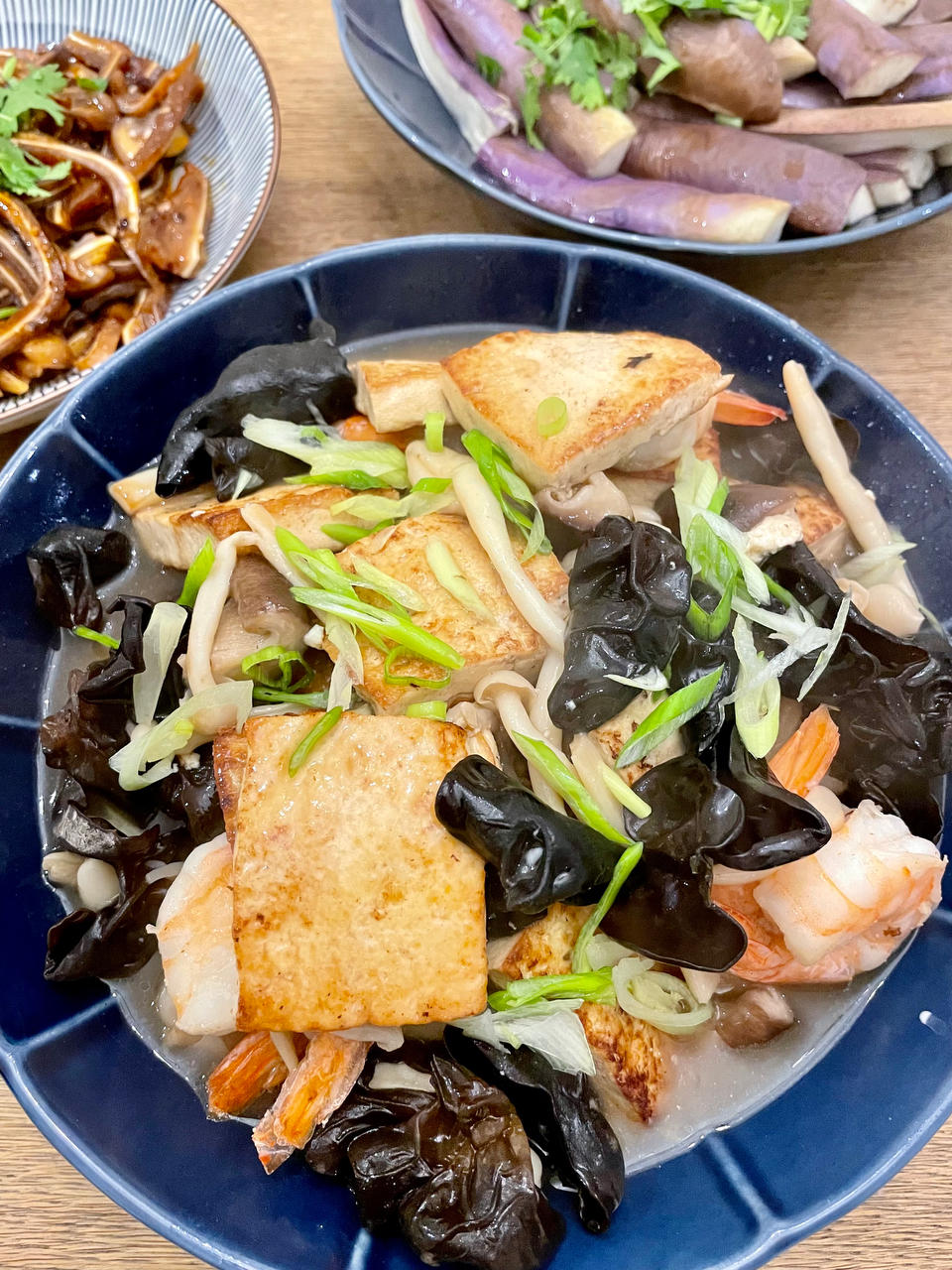 【虾仁菌菇烩豆腐】用这个方法吃豆腐，米饭闻风丧胆！