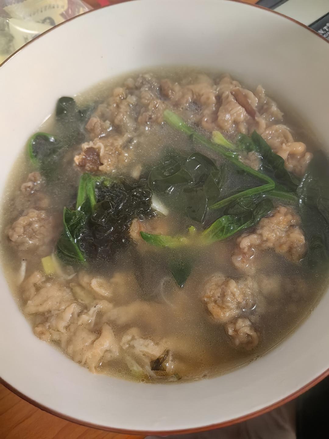 念念不忘的炸丸子汤，看过之后就会觉得超级简单，一口一个小肉丸