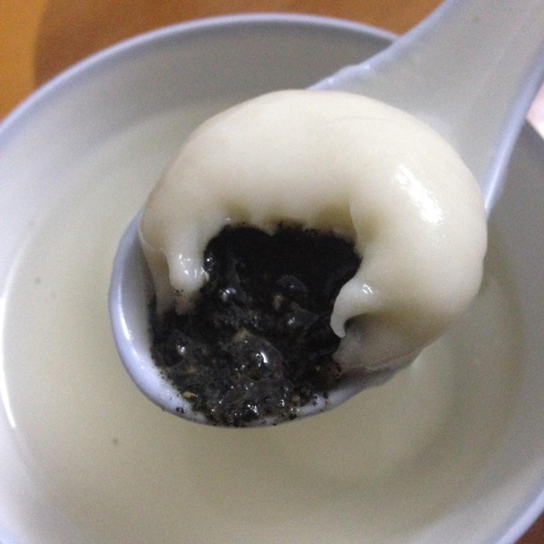 花生黑芝麻汤圆