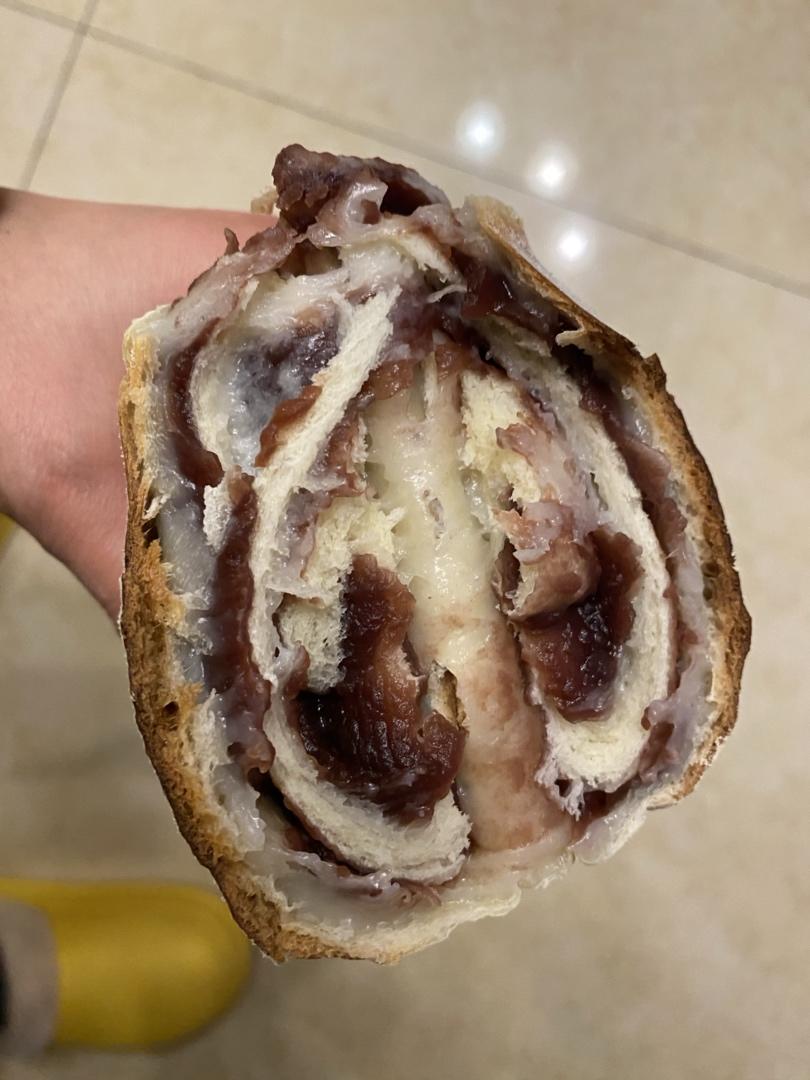 红豆/肉松麻薯软欧面包+石榴茶【曼食慢语】