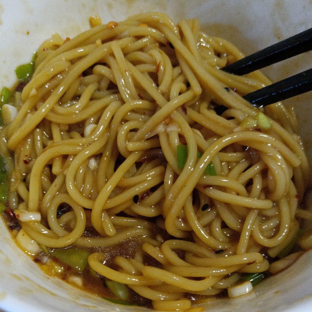 「拌面」一口气吃一盆，停不下来