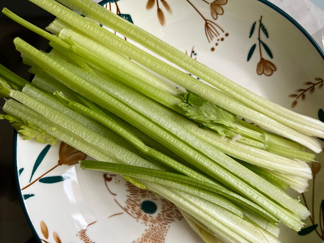 芹菜鸡蛋