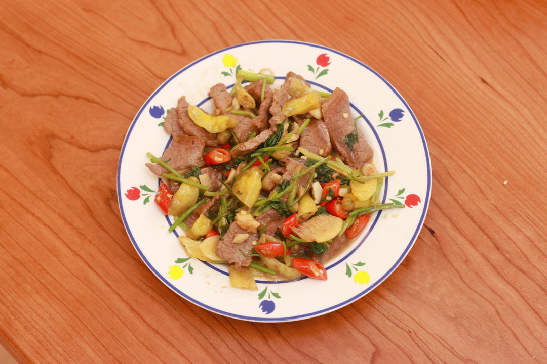 小炒黄牛肉，肉嫩味香！太好吃了简直是米饭杀手！