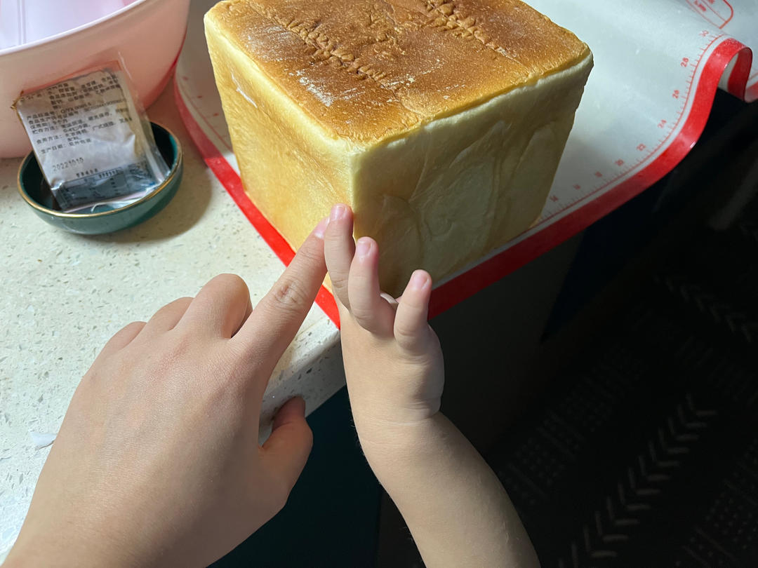 软到拿不起来的生吐司