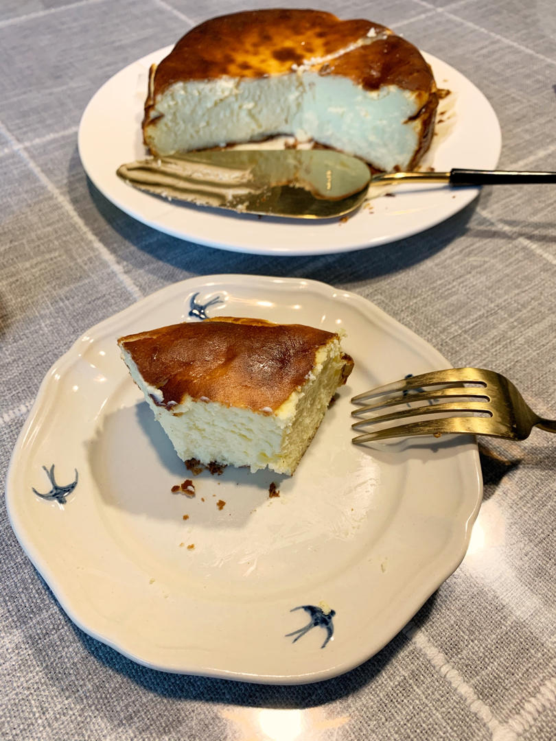 独家配方  |  小岛老师为大家重现蛋糕芝士界圣品 “西班牙圣塞巴斯蒂安芝士蛋糕”