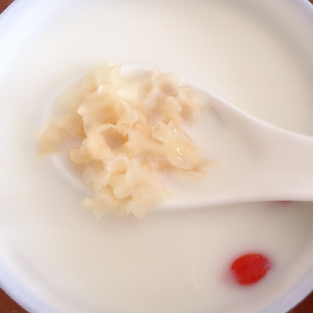 银耳牛奶羹