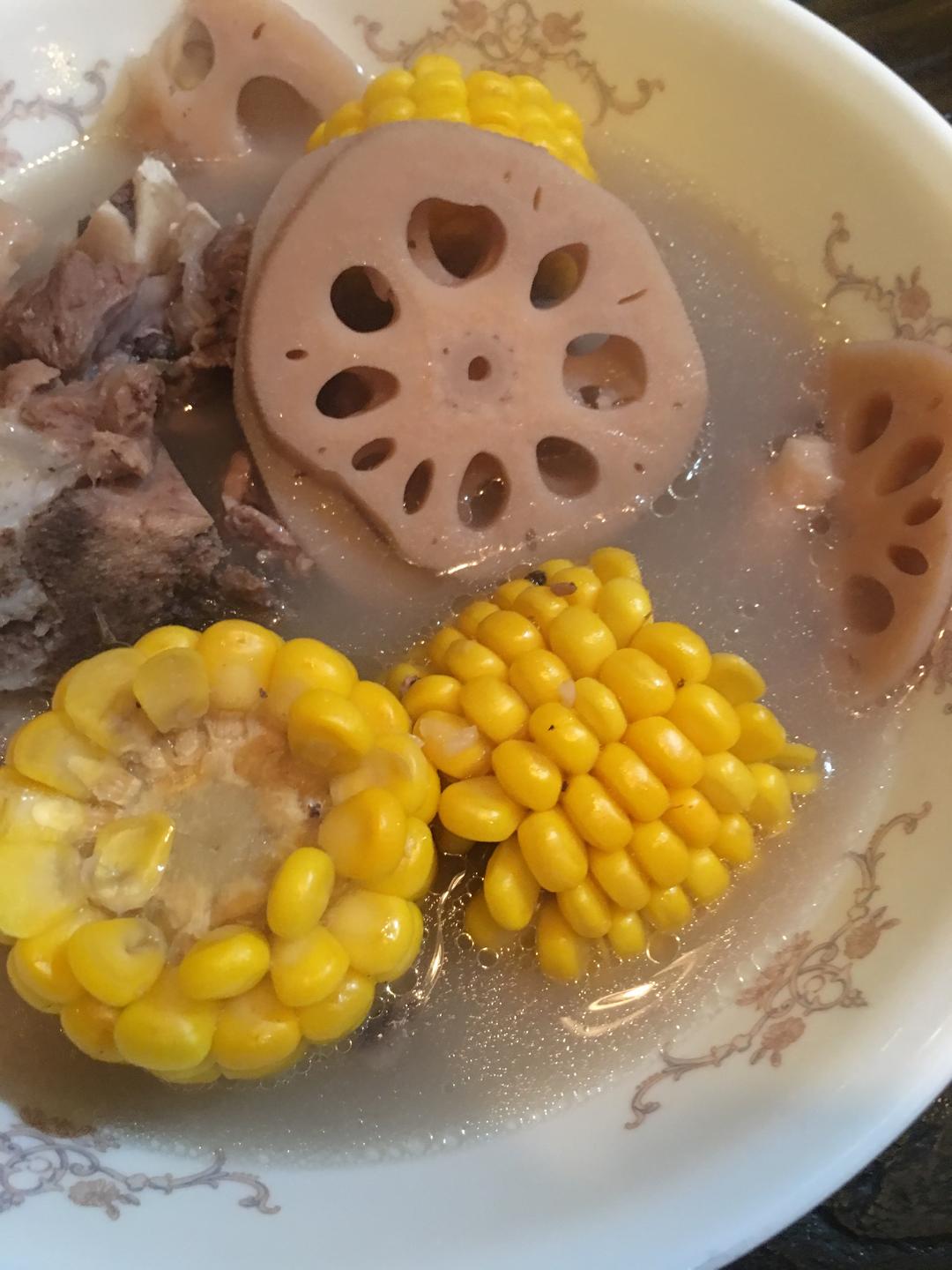 筒子骨玉米莲藕汤