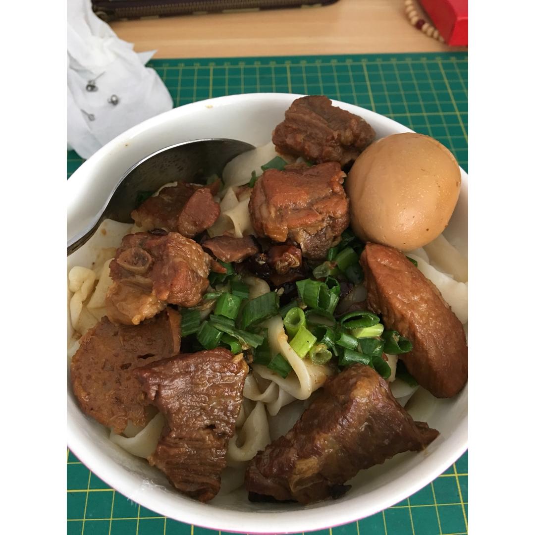 传统家乡卤味（卤五花肉、鸡爪、鸭胗等）