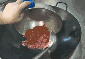 🔥下饭快手菜—秋葵小炒牛肉的做法 步骤5