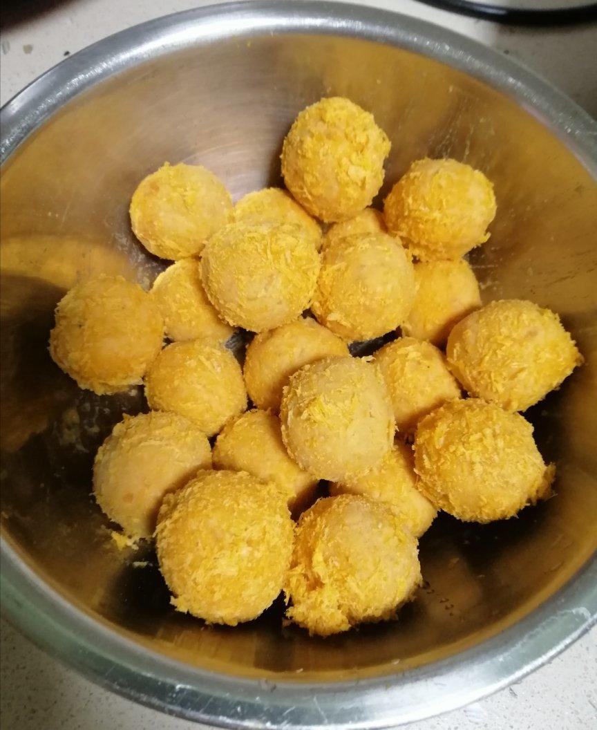 教你简单学会的红薯丸子，咬一口又香又脆，口感不输于街边小吃摊