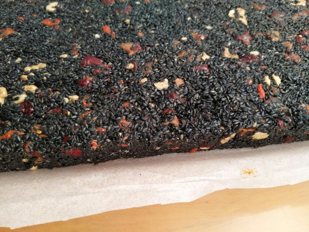 妖女的小家做的枸杞核桃花生黑芝麻片