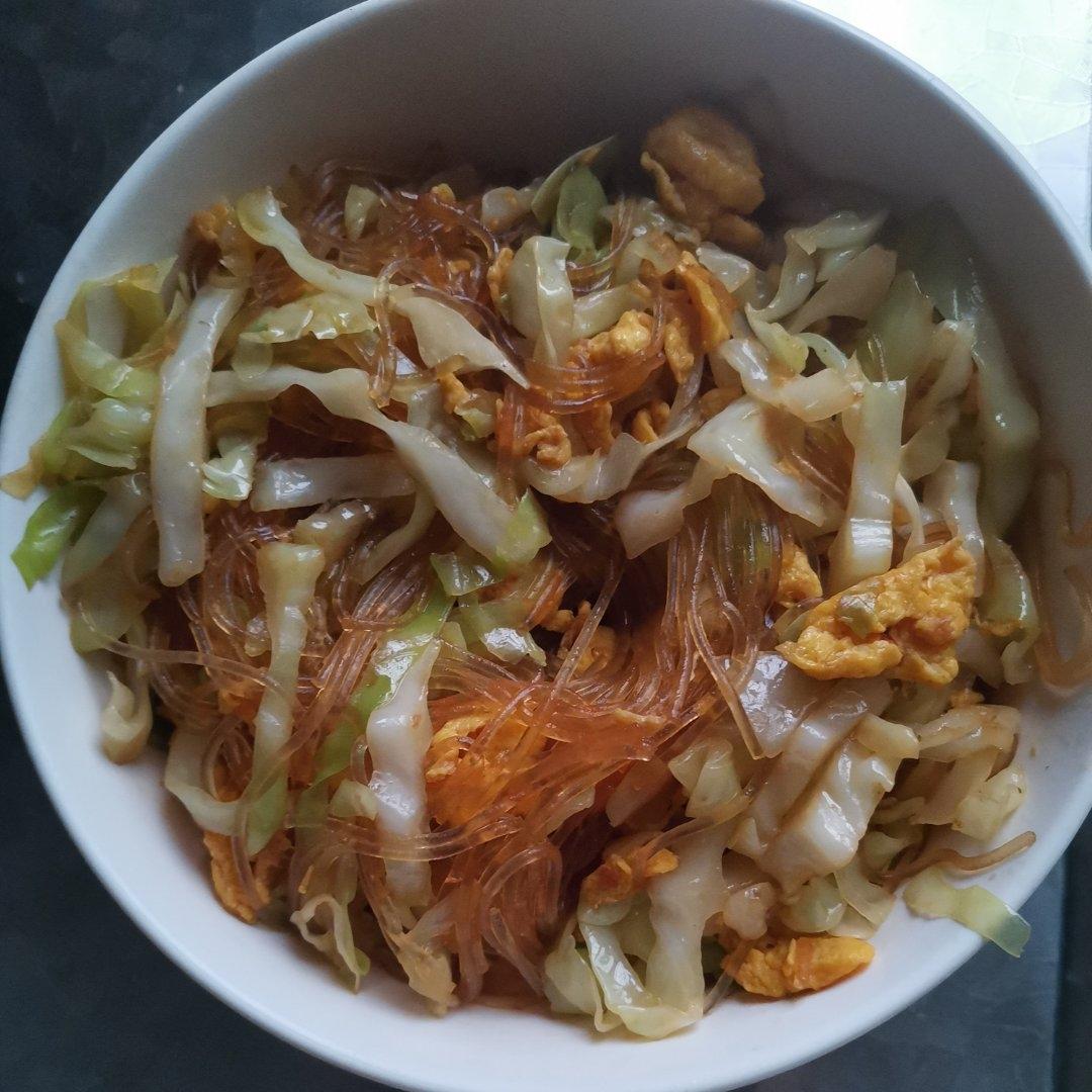 鸡蛋粉丝炒包菜
