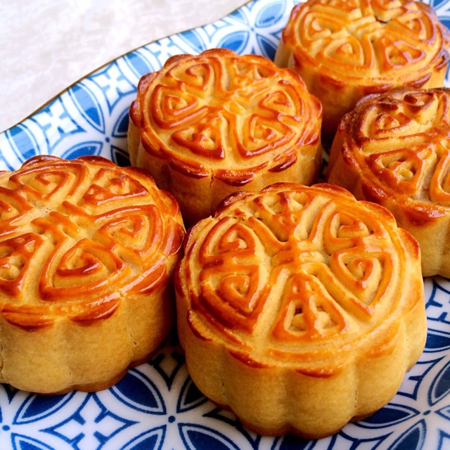 广式蛋黄莲蓉月饼