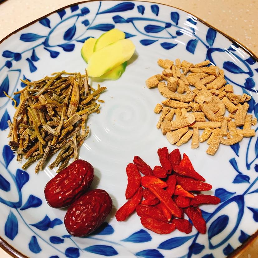 步骤图 熬夜恩物 花旗参石斛煲竹丝鸡汤 Staub铸铁锅菜谱的做法 熬夜恩物 花旗参石斛煲竹丝鸡汤 Staub铸铁锅菜谱的做法步骤 汤羹 下厨房