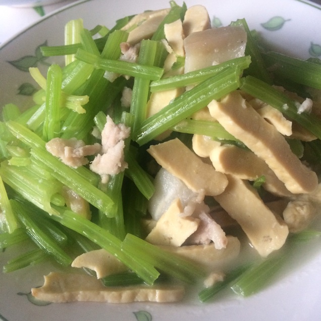 芹菜炒肉