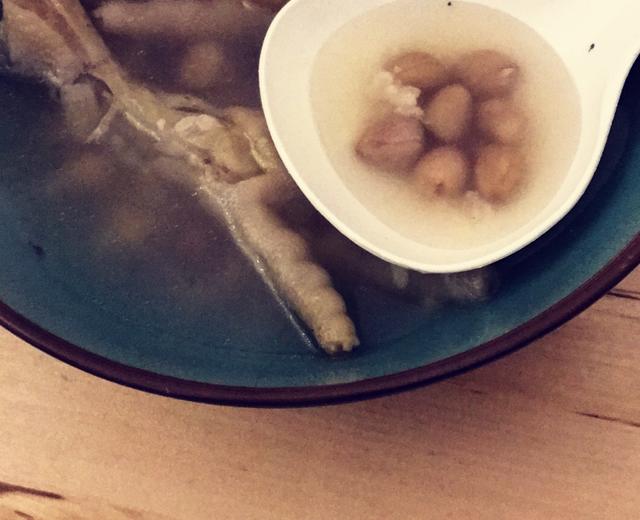 花生酒酿煲鸡爪汤(电饭锅版本)的做法