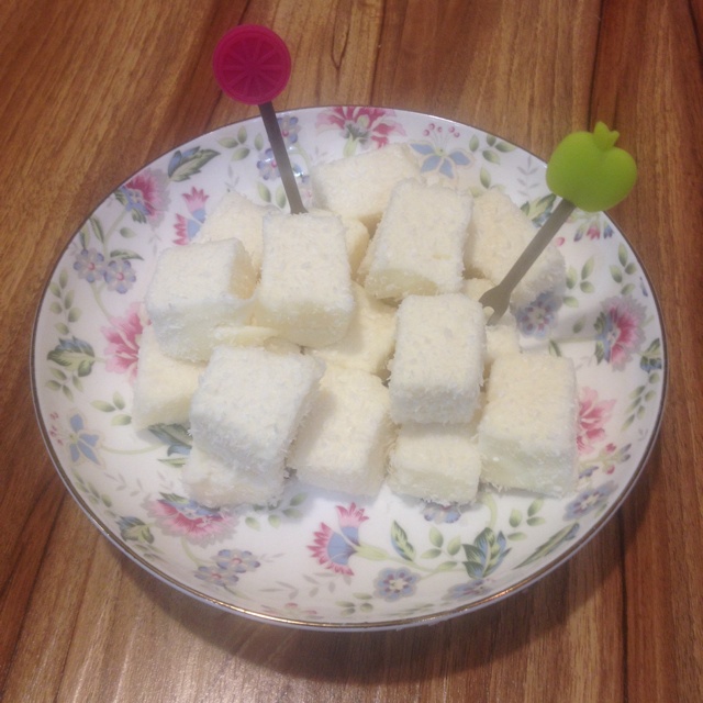 椰丝牛奶小方糕