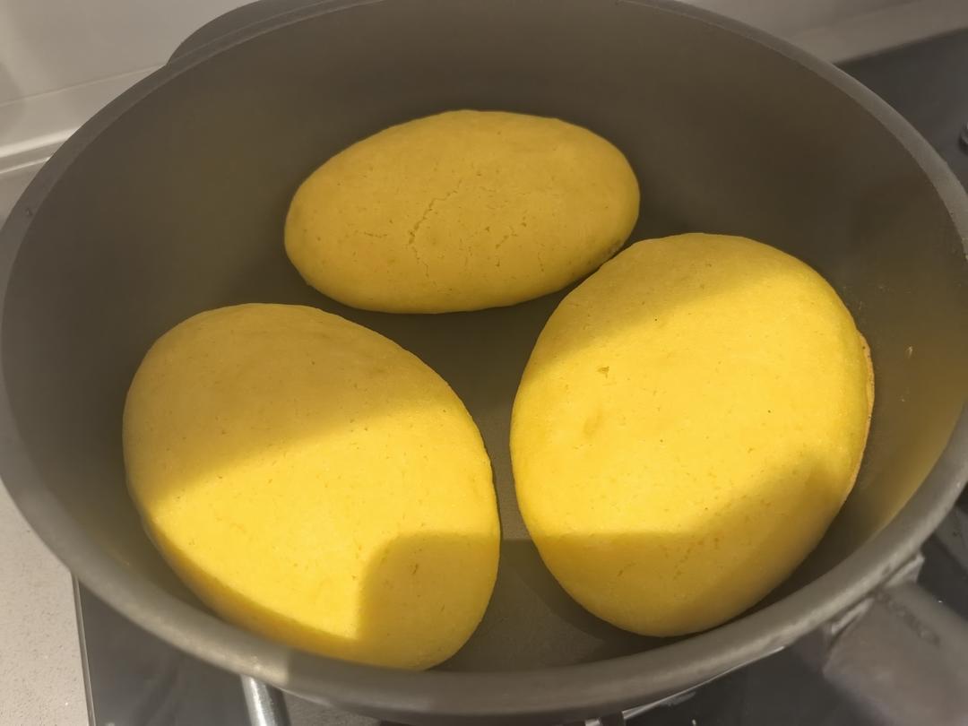 农家乐中的锅贴饼子（玉米饼子 大饼子）