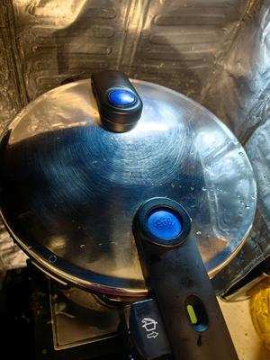 简单的高压锅炖大骨棒的做法 步骤13