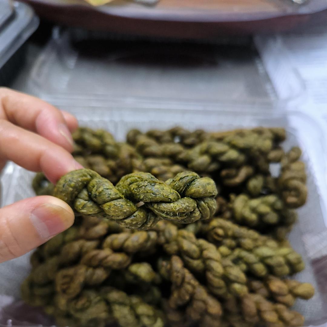好吃的零食自己也能做～香脆苔条小麻花