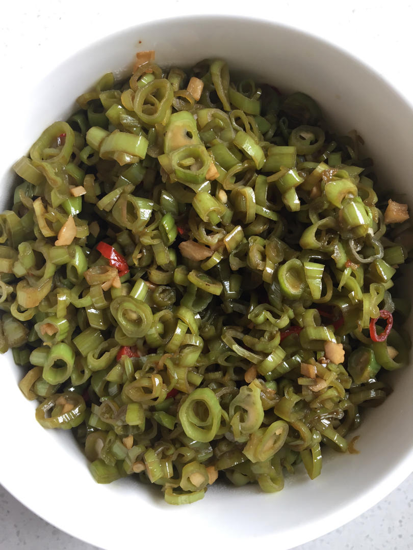 夏天连吃三大碗饭的秘密武器：酸辣空心菜梗