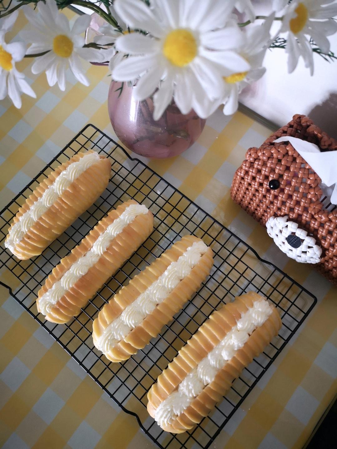 面包房里最受欢迎的毛毛虫面包