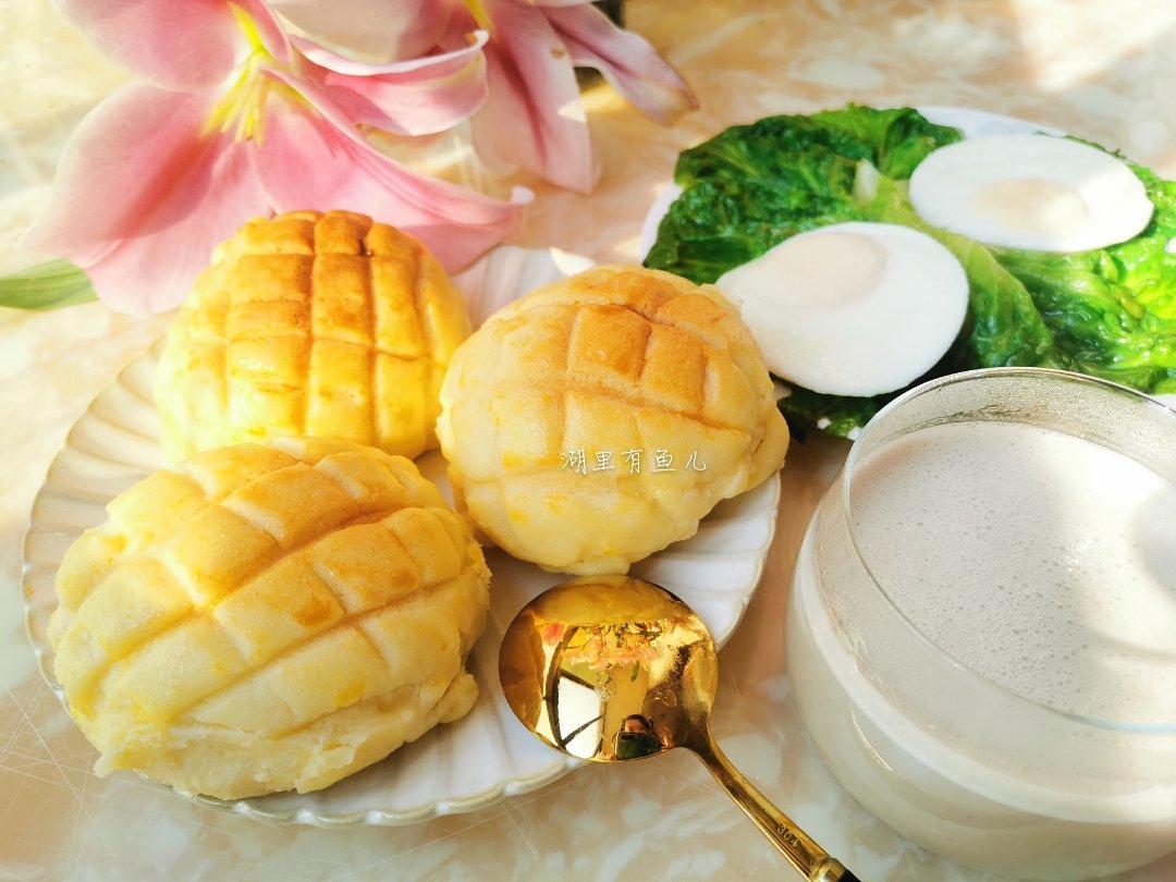 好吃到炸裂的港式菠萝包（附带制作酥皮的小视频）