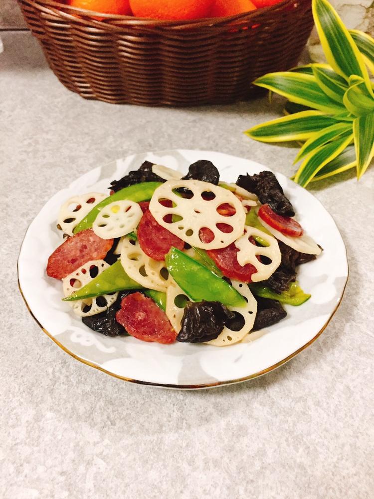 木耳炒腊肠藕片、荷兰豆—清肺养颜、清脆爽口